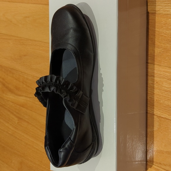 Stuart Weitzman children's shoes - Picture 2 of 5